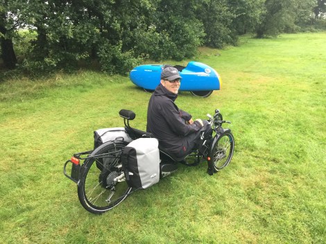 Regenbroek en jas nodig bij vertrek