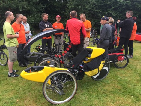 Ligfietsen die kantelen zoals de VeloTilt