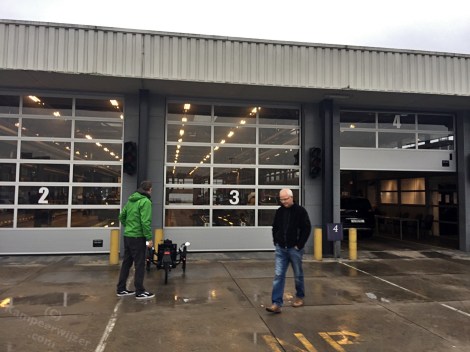 Dave zet de trike klaar voor de keuring